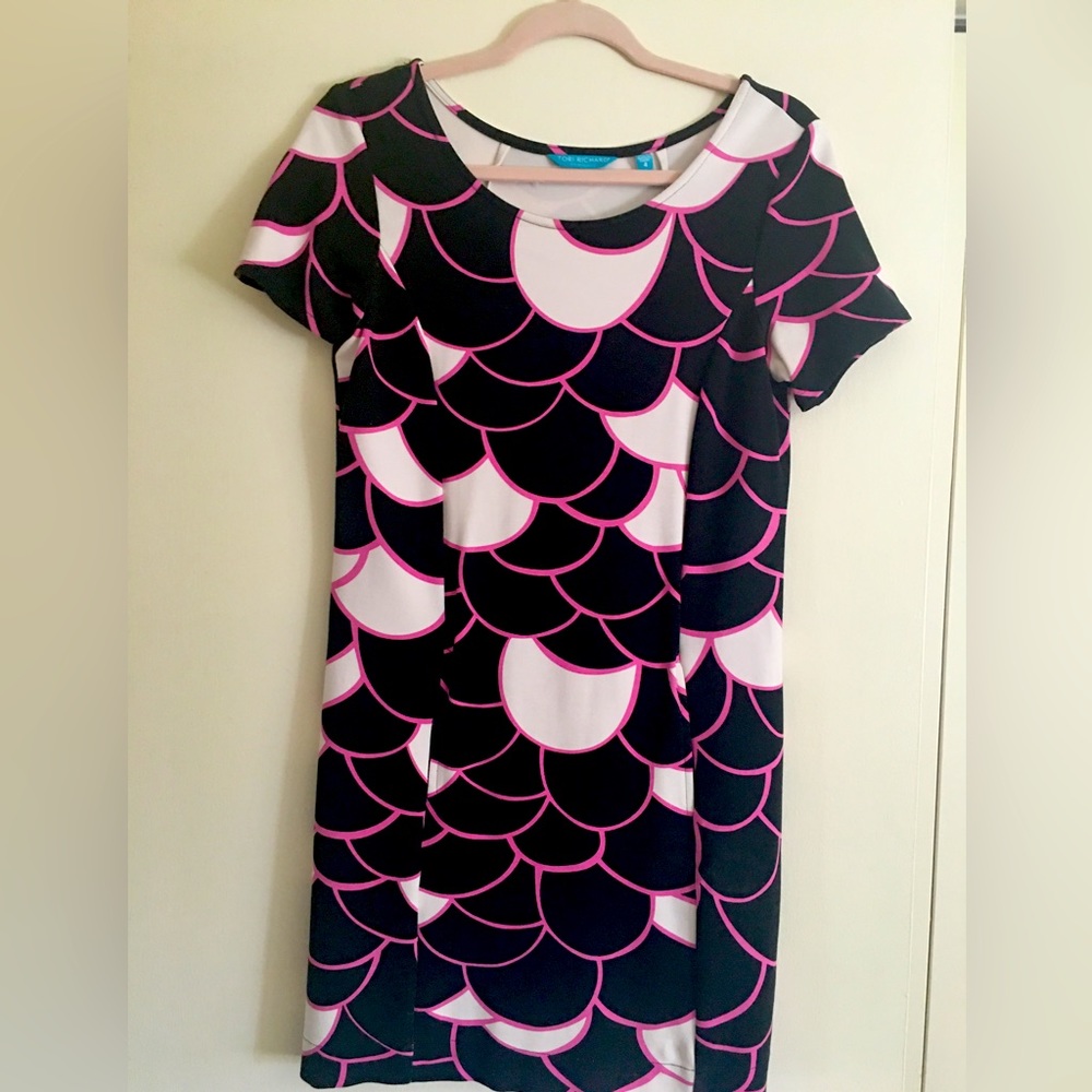 Tori Richard Honolulu, Size 4, Black, White, and Fuchsia Dress
